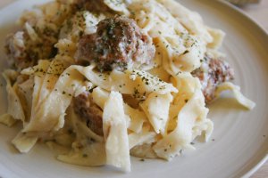 Tagliatelle cu chiftele