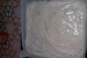Prajitura cu bezea si crema de ciocolata