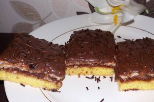 Prajitura cu bezea si crema de ciocolata