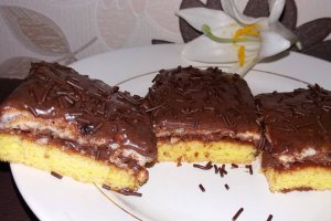 Prajitura cu bezea si crema de ciocolata