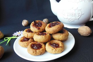 Fursecuri cu arahide, nuci si dulceata de gutui, fara zahar
