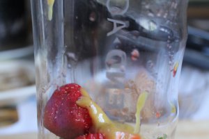 Salata de capsuni, creveti si sparanghel