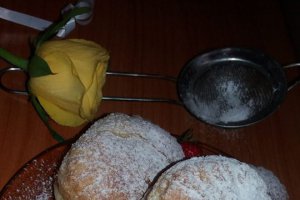 Strudel cu ciocolata si capsuni