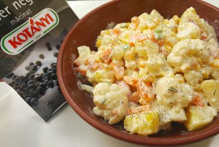 Salata de cartofi cu conopida si porumb