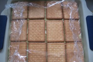 Tort cu biscuiti si crema de vanilie