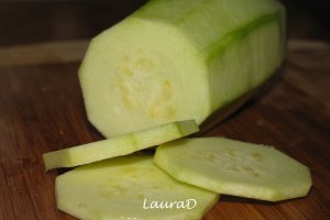 Pui la cuptor cu cartofi noi,ceapa verde si dovlecei