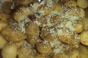 Cartofi noi la cuptor in crusta de susan