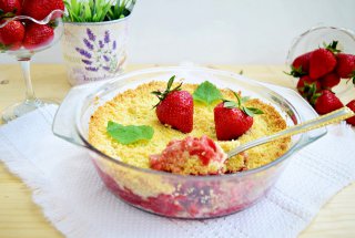Crumble cu capsuni