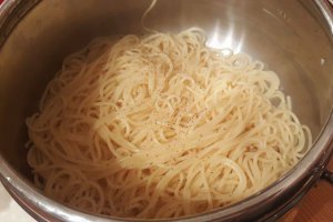 Spaghete cu legume si smantana