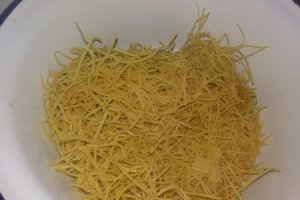 Ciorba de loboda si salata cu taitei de casa