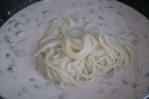 Paste cu smantana si ciuperci