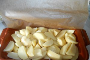 Cartofi noi cu branza, la cuptor