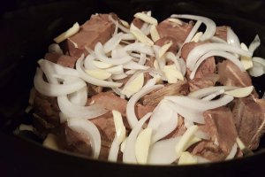 Limba de vita cu masline la slow cooker Crock-Pot