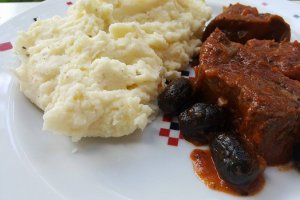 Limba de vita cu masline la slow cooker Crock-Pot