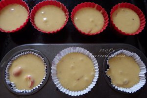 Muffins cu cirese si ciocolata