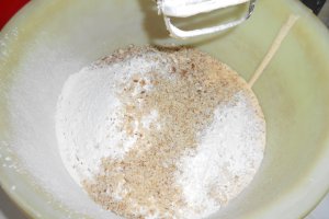 Tort cu nuci, migdale si crema cu ness ( Reteta cu nr.900 )
