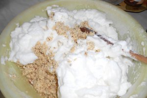 Tort cu nuci, migdale si crema cu ness ( Reteta cu nr.900 )