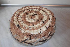 Tort cu nuci, migdale si crema cu ness ( Reteta cu nr.900 )