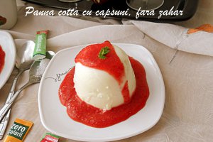 Panna cotta cu sos de capsuni