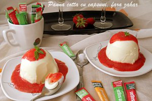 Panna cotta cu sos de capsuni
