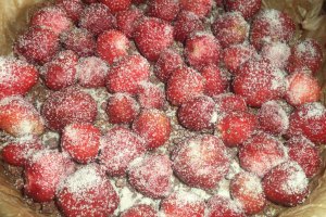 Rasturnata cu capsuni si cereale cu ciocolata