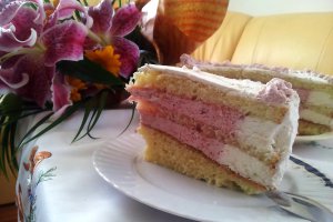 Tort cu capsuni si crema mascarpone