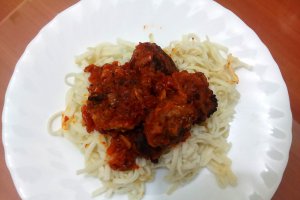 Tagliatelle cu chifteluțe in sos