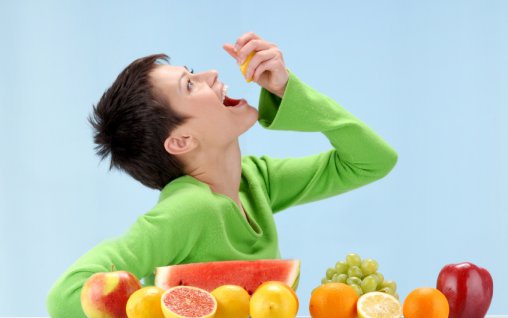 Cum se mananca fructele conform Codului Bunelor Maniere