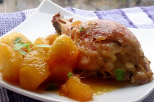 Pui in sos cu mere