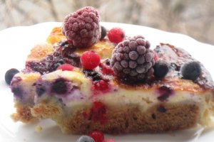 Tarta cu branza si fructe de padure
