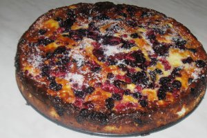 Tarta cu branza si fructe de padure