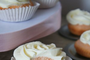 Cupcakes cu vanilie & DIY Cupcakes stand