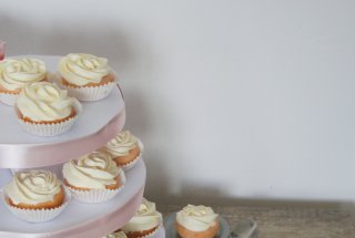 Cupcakes cu vanilie & DIY Cupcakes stand