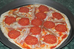 Pizza pe blat de lipie