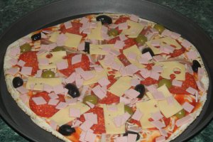 Pizza pe blat de lipie