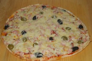 Pizza pe blat de lipie