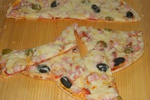 Pizza pe blat de lipie
