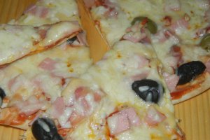 Pizza pe blat de lipie