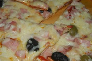 Pizza pe blat de lipie
