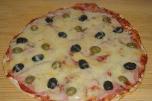 Pizza pe blat de lipie