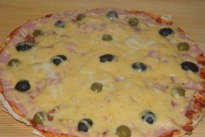 Pizza pe blat de lipie