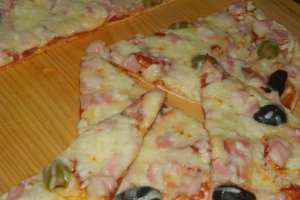 Pizza pe blat de lipie