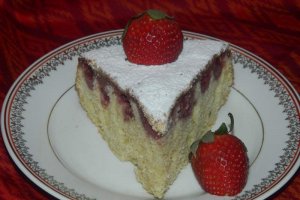Prajitura rasturnata cu capsuni si biscuiti - Reteta delicioasa cu fructe