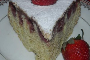 Prajitura rasturnata cu capsuni si biscuiti - Reteta delicioasa cu fructe