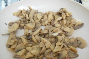 Penne cu ciuperci si sos alb cu branzeturi