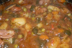 Pipote si inimi de pui cu gnocchi la slow cooker Crock-Pot