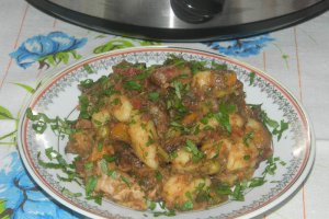 Pipote si inimi de pui cu gnocchi la slow cooker Crock-Pot