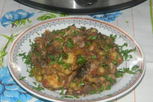 Pipote si inimi de pui cu gnocchi la slow cooker Crock-Pot