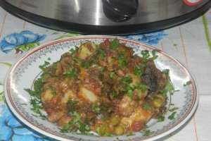 Pipote si inimi de pui cu gnocchi la slow cooker Crock-Pot