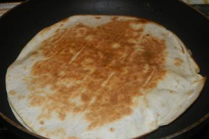 Lipie umpluta cu peste afumat si ciuperci
